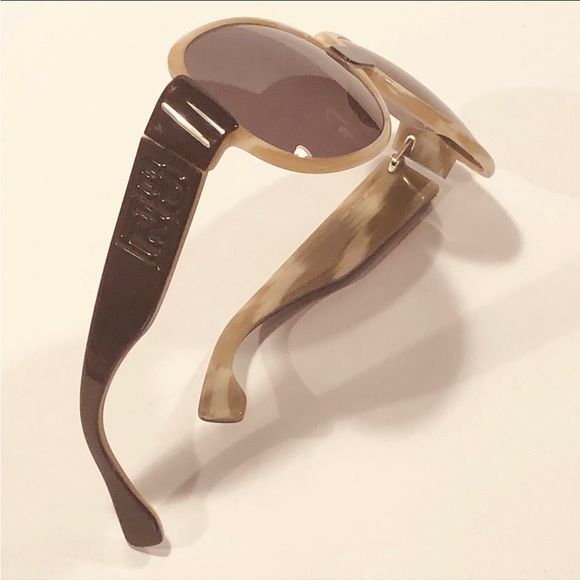 FENDI Sunglasses & Logo Case - Picture 11 of 12